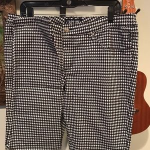 Stretch jeans with herring bone pattern